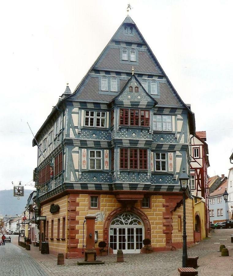 Hotel Zum Riesen - Aelteste Fuerstenherberge Deutschlands Мильтенберг Экстерьер фото